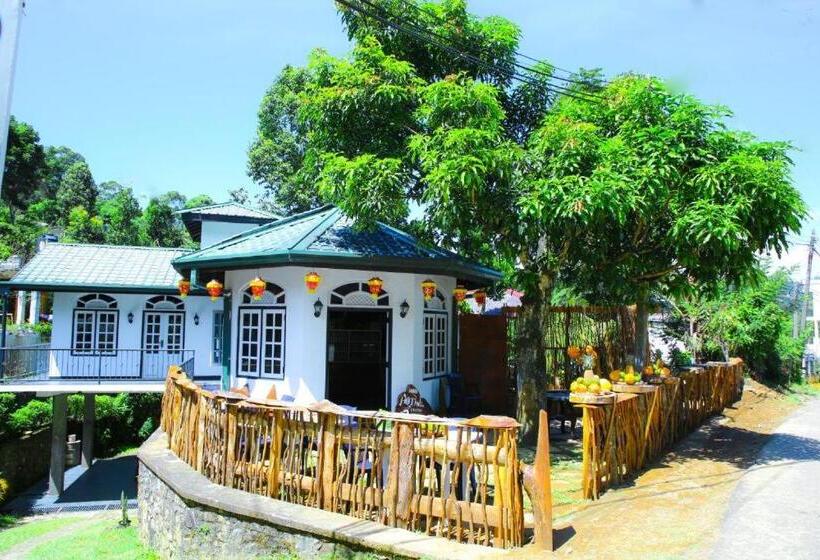 Hotelli Rp Rohamton Bungalow And Coffee Bar