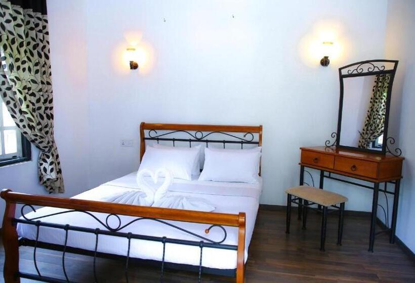 Hotelli Rp Rohamton Bungalow And Coffee Bar