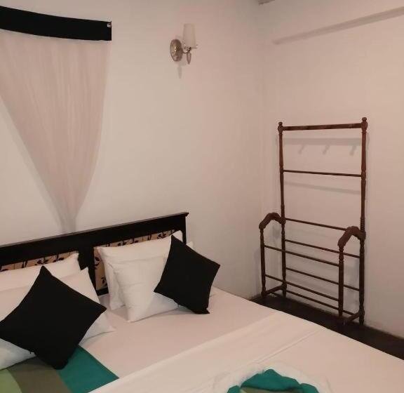 Hotelli Rp Rohamton Bungalow And Coffee Bar