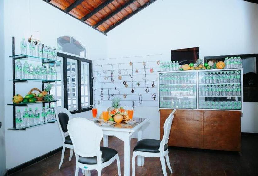 Hotelli Rp Rohamton Bungalow And Coffee Bar