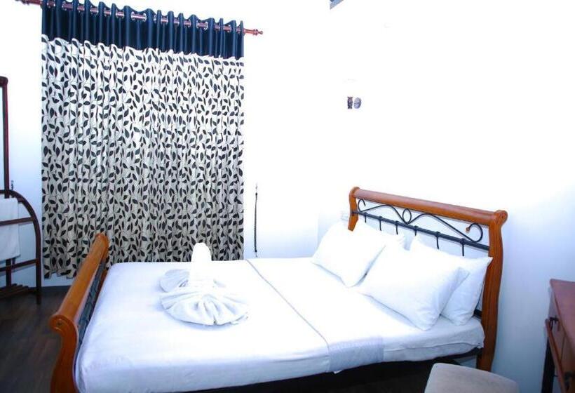 Hotelli Rp Rohamton Bungalow And Coffee Bar