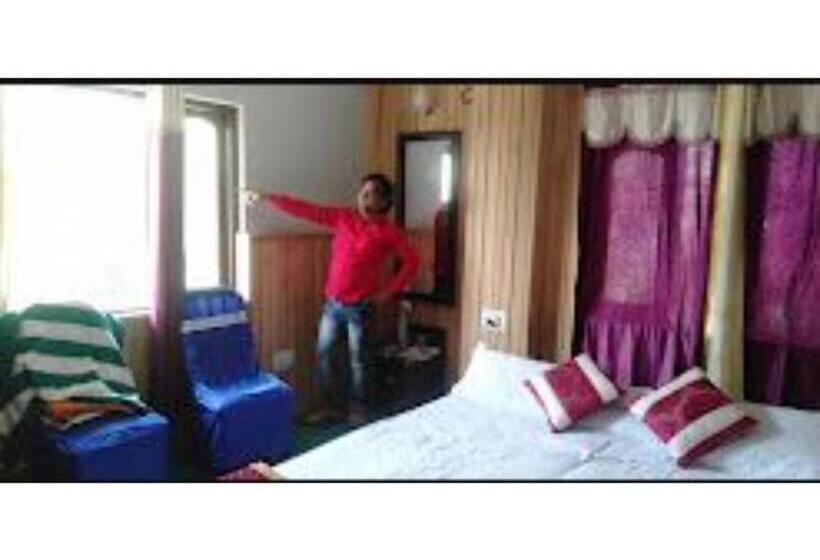 בית מלון כפרי Siniolchu Pelling , New Helipad Road , Pelling , Sikkim