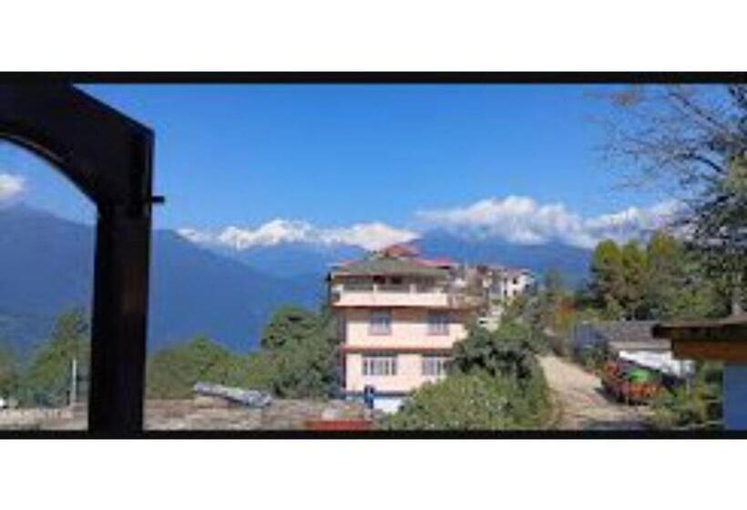בית מלון כפרי Siniolchu Pelling , New Helipad Road , Pelling , Sikkim