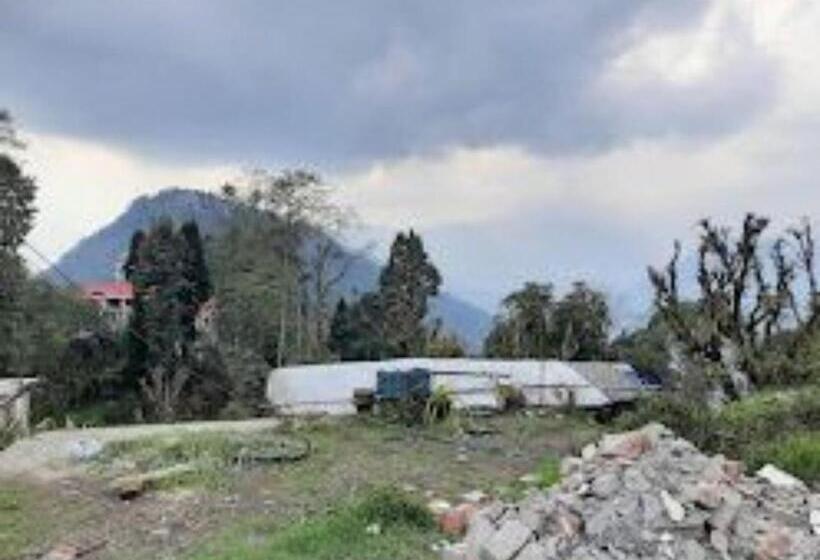 בית מלון כפרי Siniolchu Pelling , New Helipad Road , Pelling , Sikkim