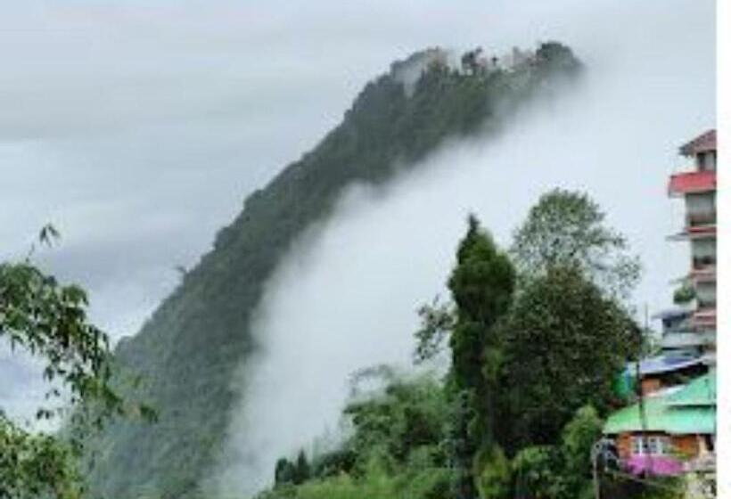 בית מלון כפרי Siniolchu Pelling , New Helipad Road , Pelling , Sikkim