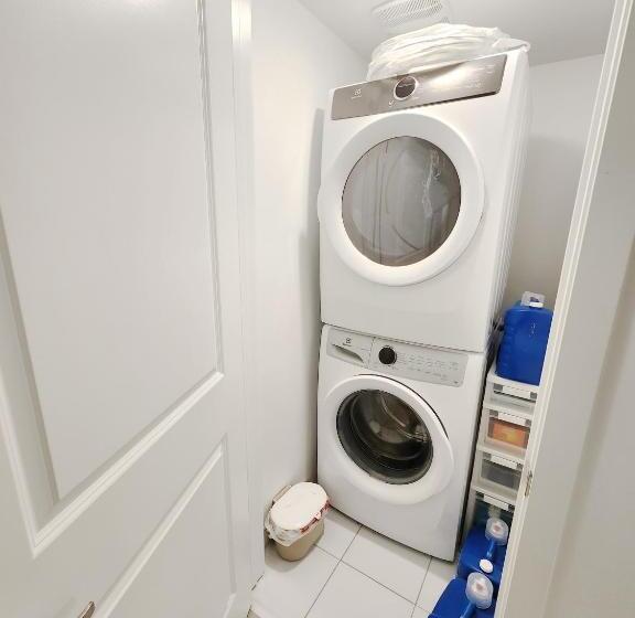 Panzió Toronto Downtown Midtown North York Newly Built Modern Bright Room