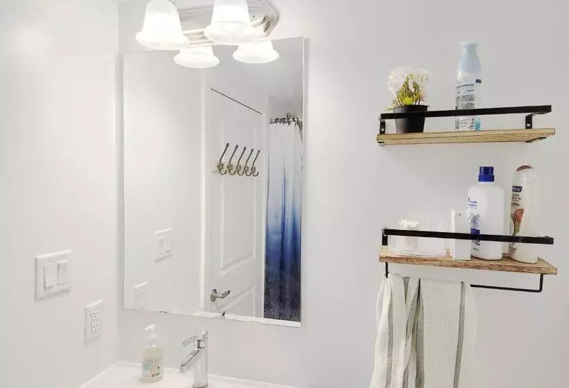 Majatalo Toronto Downtown Midtown North York Newly Built Modern Bright Room