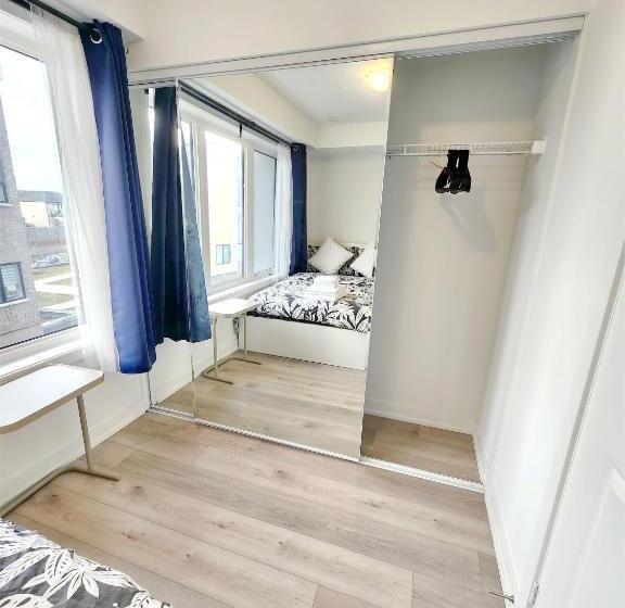 Panzió Toronto Downtown Midtown North York Newly Built Modern Bright Room