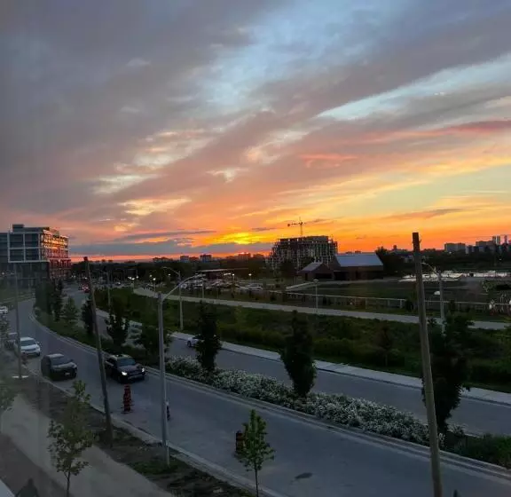 Majatalo Toronto Downtown Midtown North York Newly Built Modern Bright Room