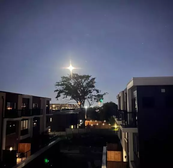 Majatalo Toronto Downtown Midtown North York Newly Built Modern Bright Room