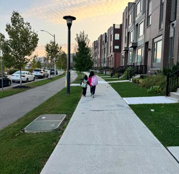 Panzió Toronto Downtown Midtown North York Newly Built Modern Bright Room