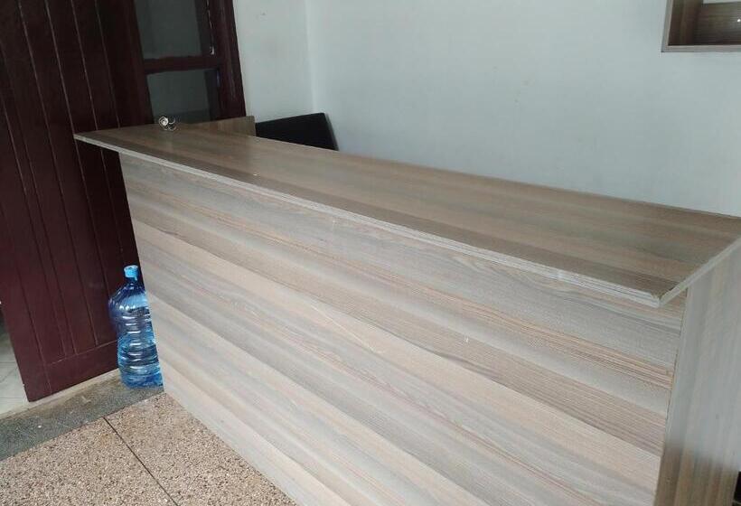 پانسیون White House Lounge Kot Nelel Guest House