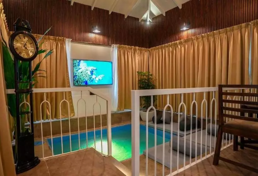 リゾートホテル Swimup   Suites With Private Pool , Vagator