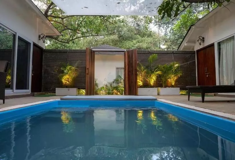 リゾートホテル Swimup   Suites With Private Pool , Vagator