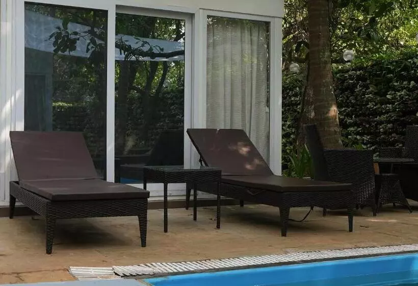 リゾートホテル Swimup   Suites With Private Pool , Vagator