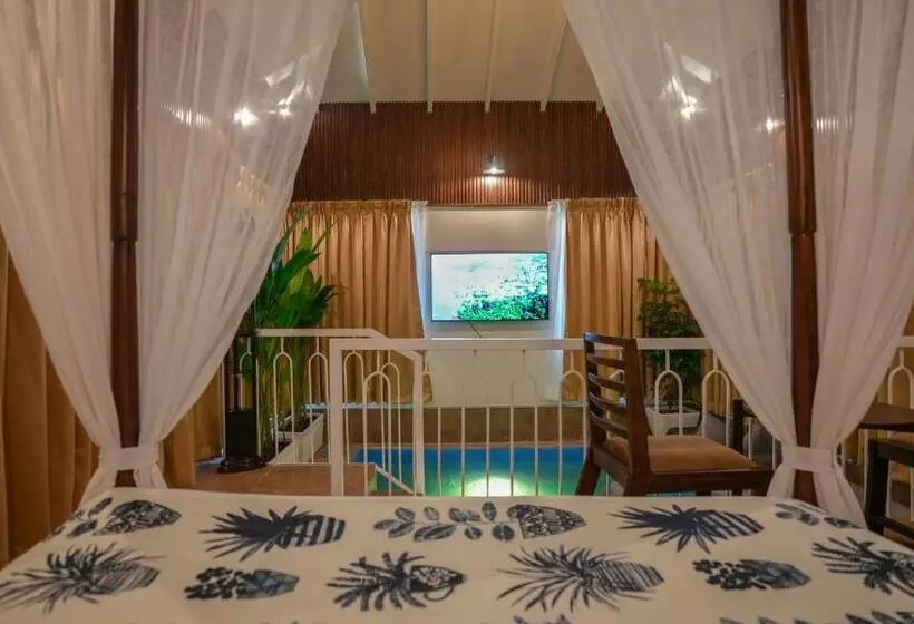 リゾートホテル Swimup   Suites With Private Pool , Vagator