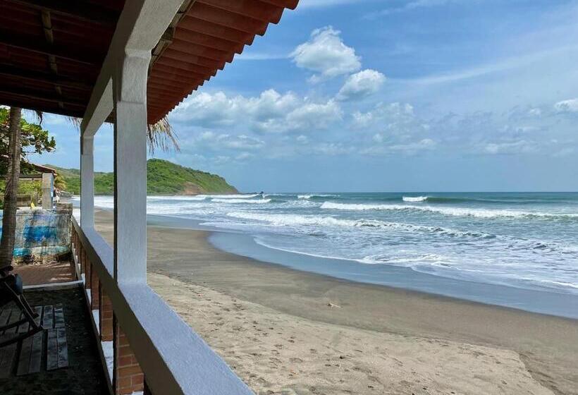 Solid Surf Camp Hostel Nicaragua