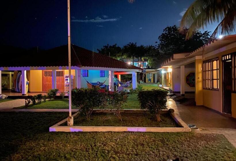 Solid Surf Camp Hostel Nicaragua