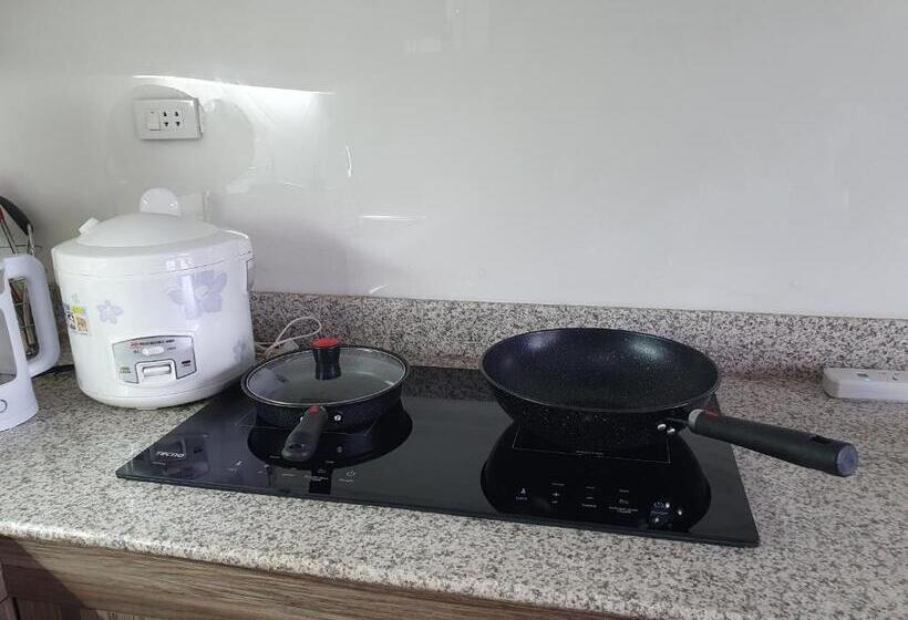 Amaia Steps Capitol Central N814