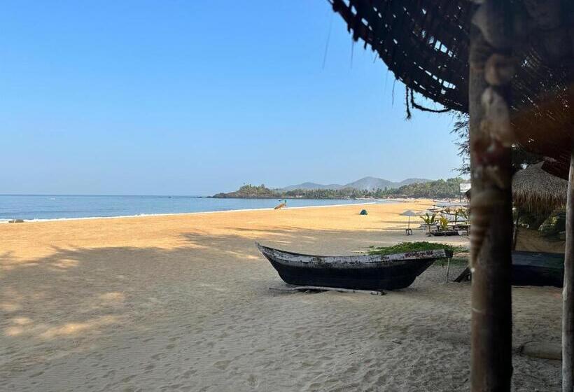 Atmanadhiroha Yoga Resort