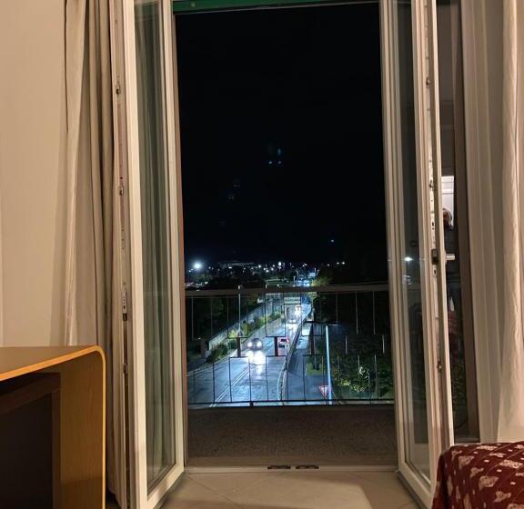 تختخواب و صبحانه Home & B