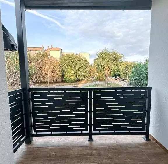 تختخواب و صبحانه Kiko Apartmani Lux