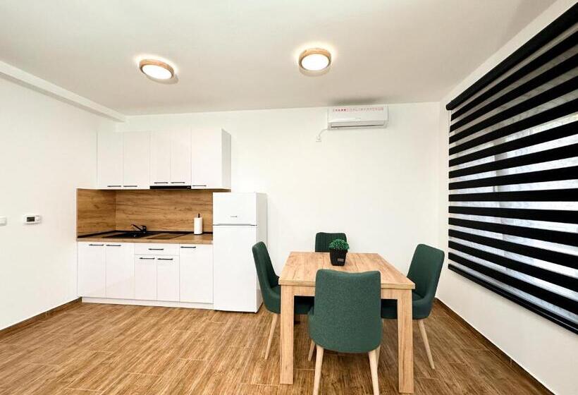 تختخواب و صبحانه Kiko Apartmani Lux