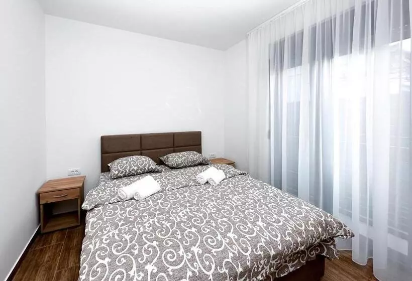تختخواب و صبحانه Kiko Apartmani Lux