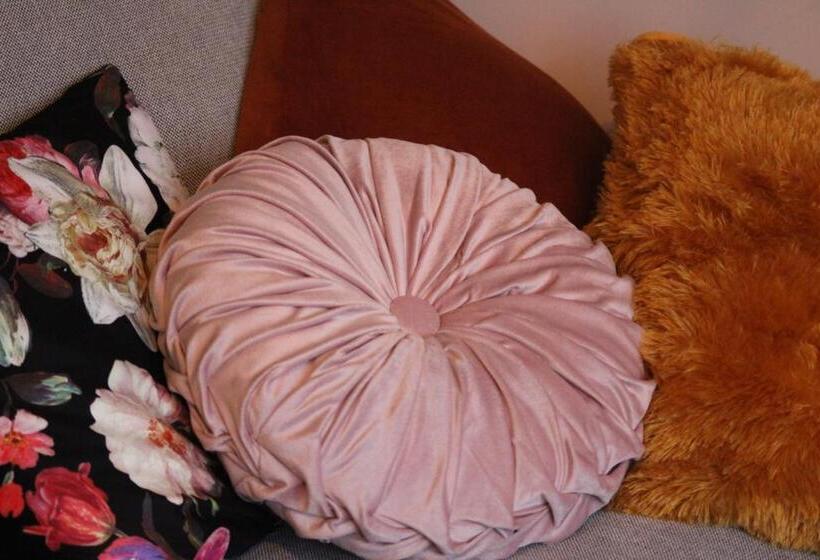 민박 Tiny House In De Boomgaard