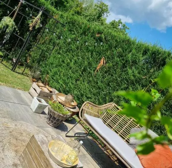 Aamiaismajoitus (B&B) Tiny House In De Boomgaard