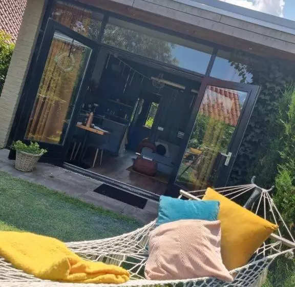 Aamiaismajoitus (B&B) Tiny House In De Boomgaard