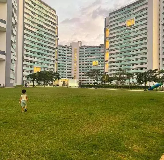 Cozy Oasis, Mountain + Skyline View, Free Pool
