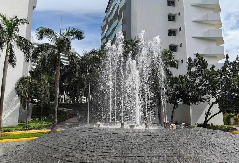 Cozy Oasis, Mountain + Skyline View, Free Pool