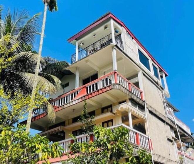 Hotel Flagship Rb Homestay