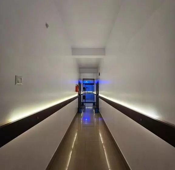 Hotel Nirvis Grand