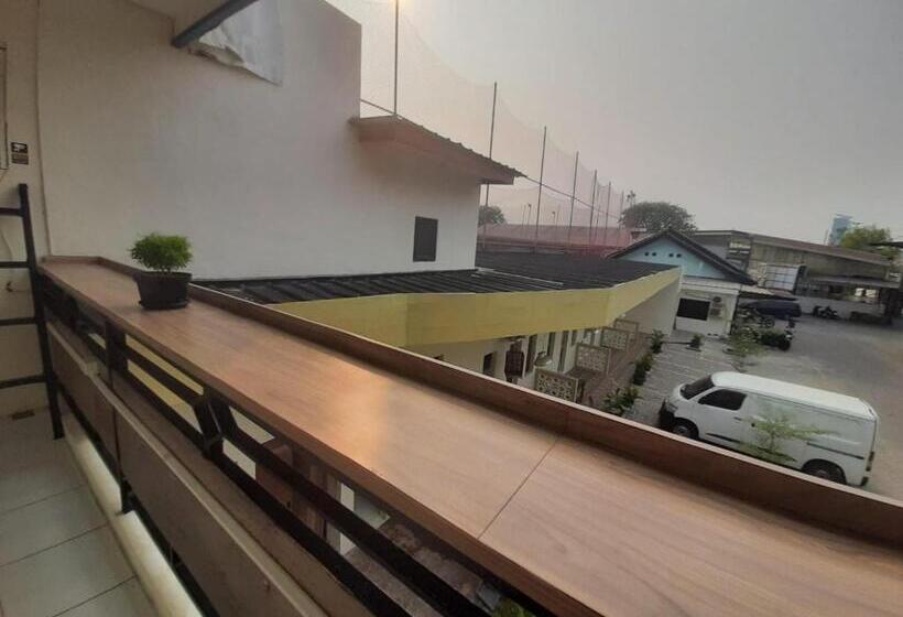 فندق Oyo 93274 Oren Home Bekasi