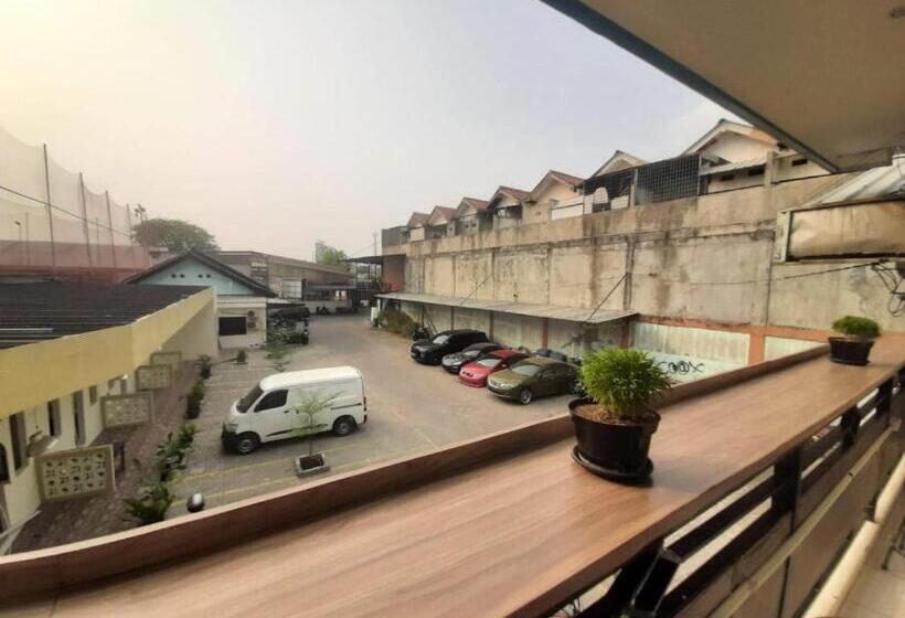 فندق Oyo 93274 Oren Home Bekasi