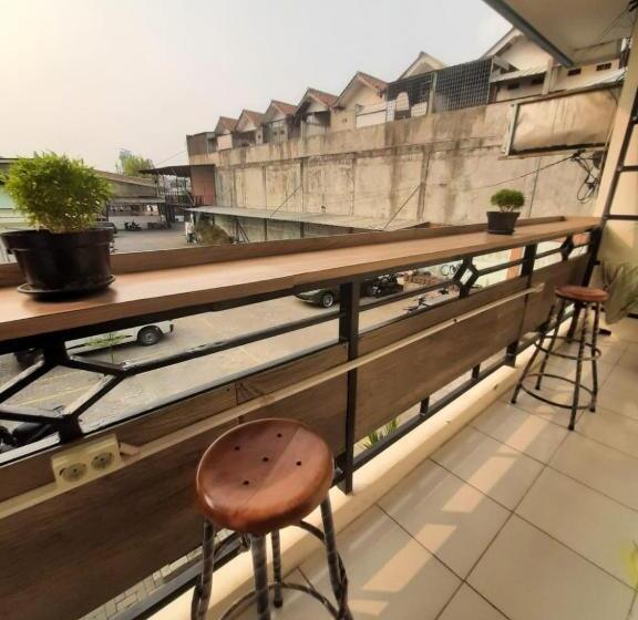 فندق Oyo 93274 Oren Home Bekasi