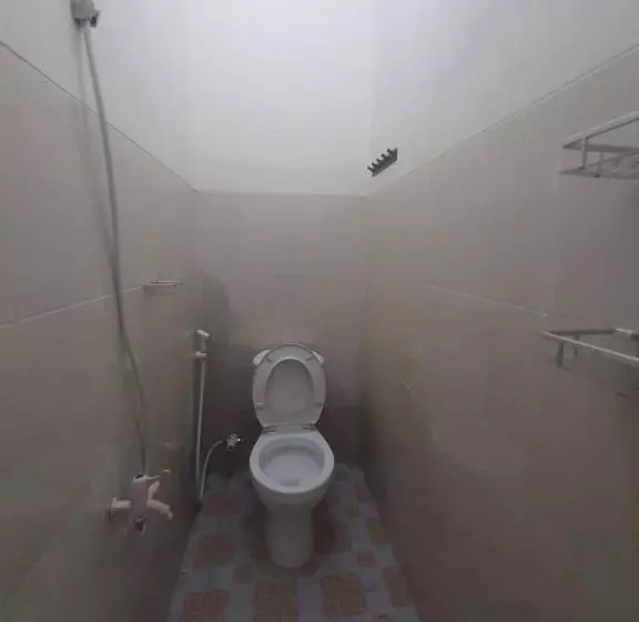 Hotelli Oyo 93274 Oren Home Bekasi