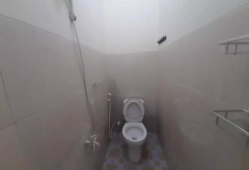 Hotelli Oyo 93274 Oren Home Bekasi