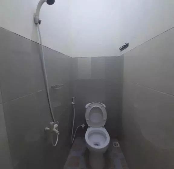 Hotelli Oyo 93274 Oren Home Bekasi