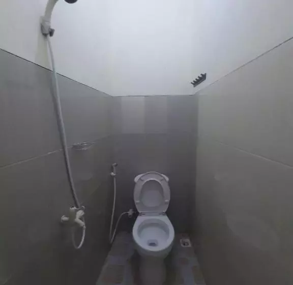 Hotelli Oyo 93274 Oren Home Bekasi