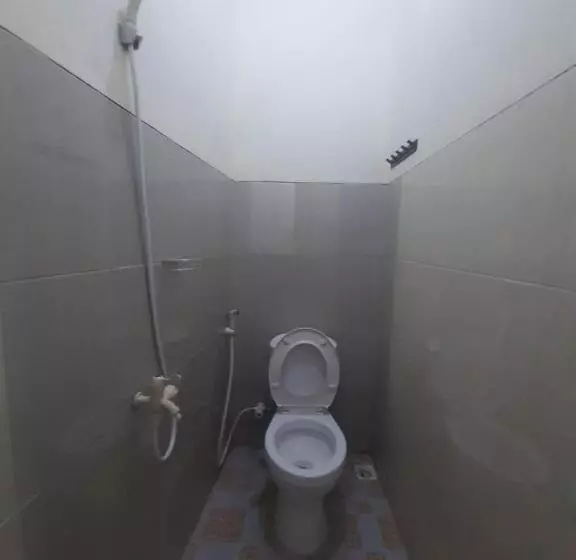 Hotelli Oyo 93274 Oren Home Bekasi