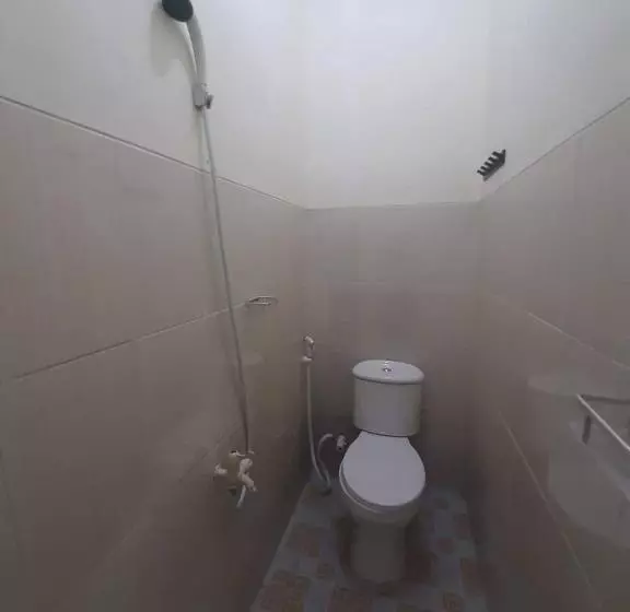 Hotelli Oyo 93274 Oren Home Bekasi