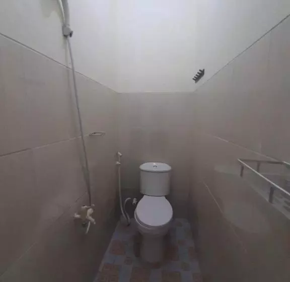 Hotelli Oyo 93274 Oren Home Bekasi