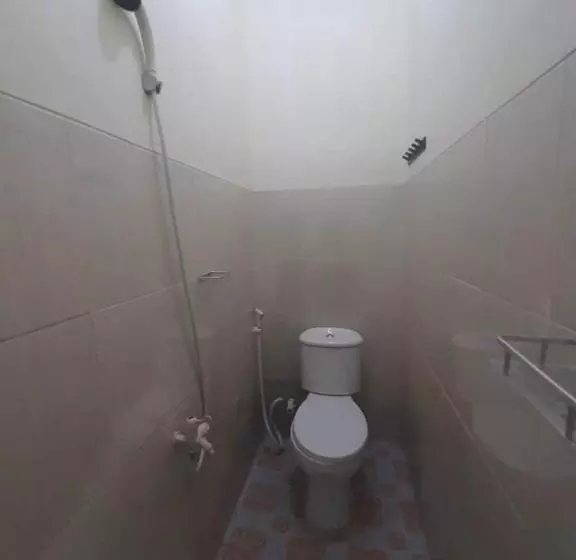 Hotelli Oyo 93274 Oren Home Bekasi