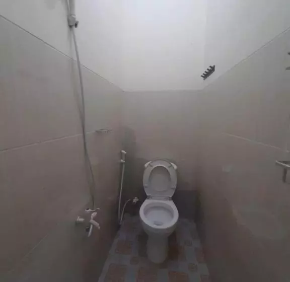 Hotelli Oyo 93274 Oren Home Bekasi