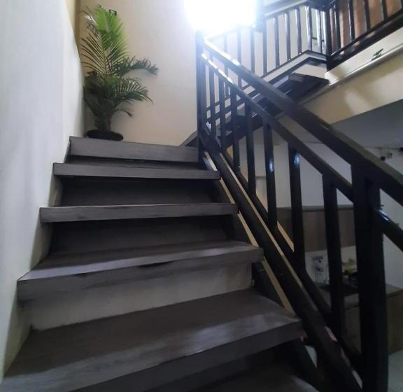 فندق Oyo 93274 Oren Home Bekasi