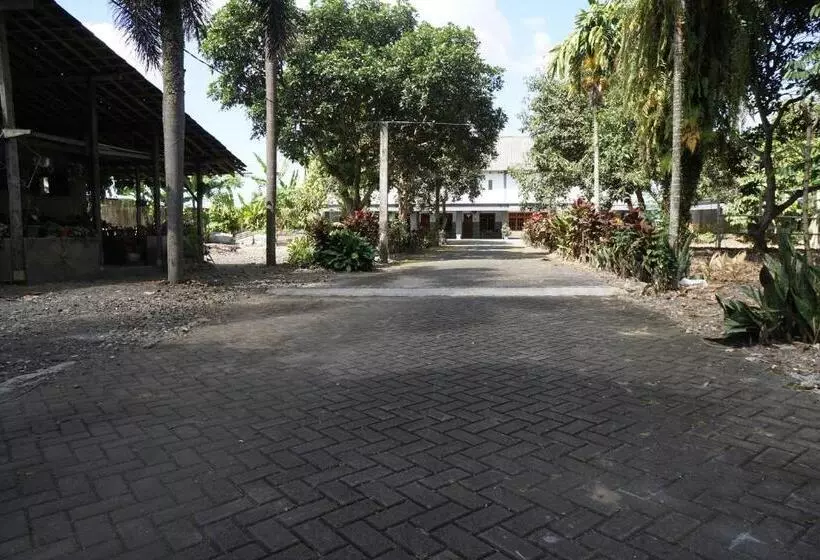 Hotelli Oyo 93277 Villa Kemiloko Syariah