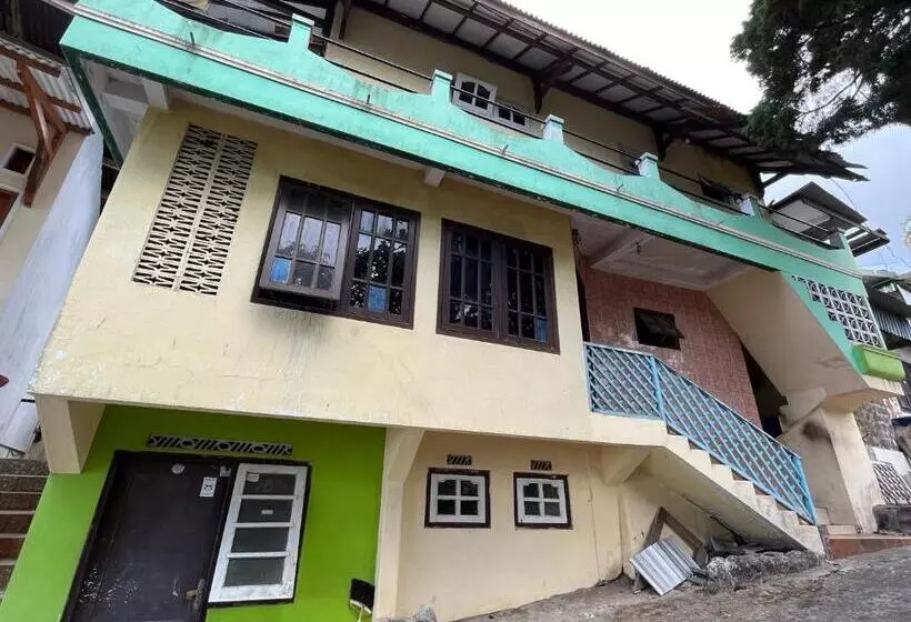 Hotelli Oyo 93277 Villa Kemiloko Syariah